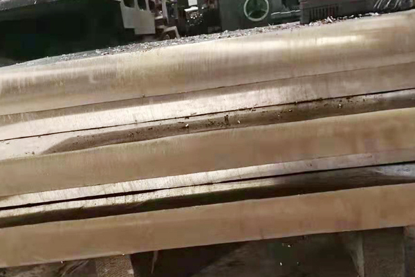 焊條對(duì)零件的壓力和通過電流加熱